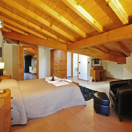 Sleeps 8 Semesterbostad